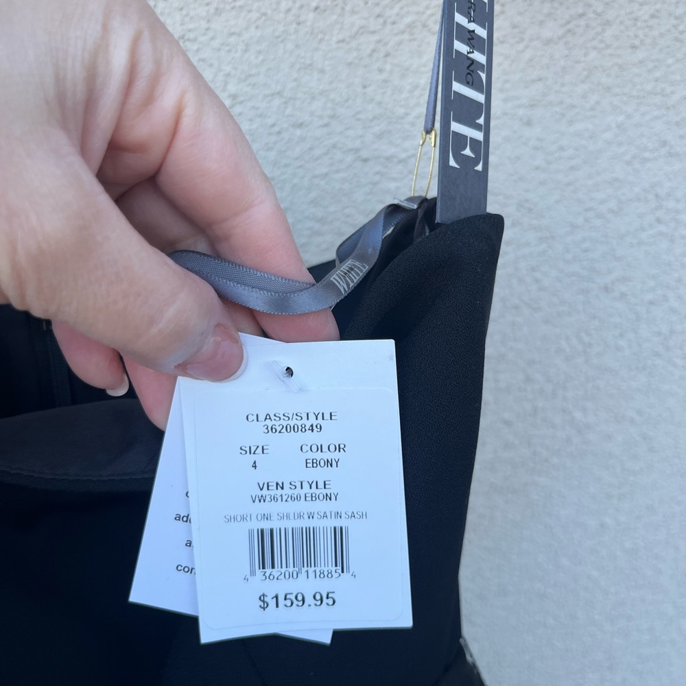 Vera Wang black short bridesmaid dress size 4 one shoulder David’s Bridal - Picture 10 of 12